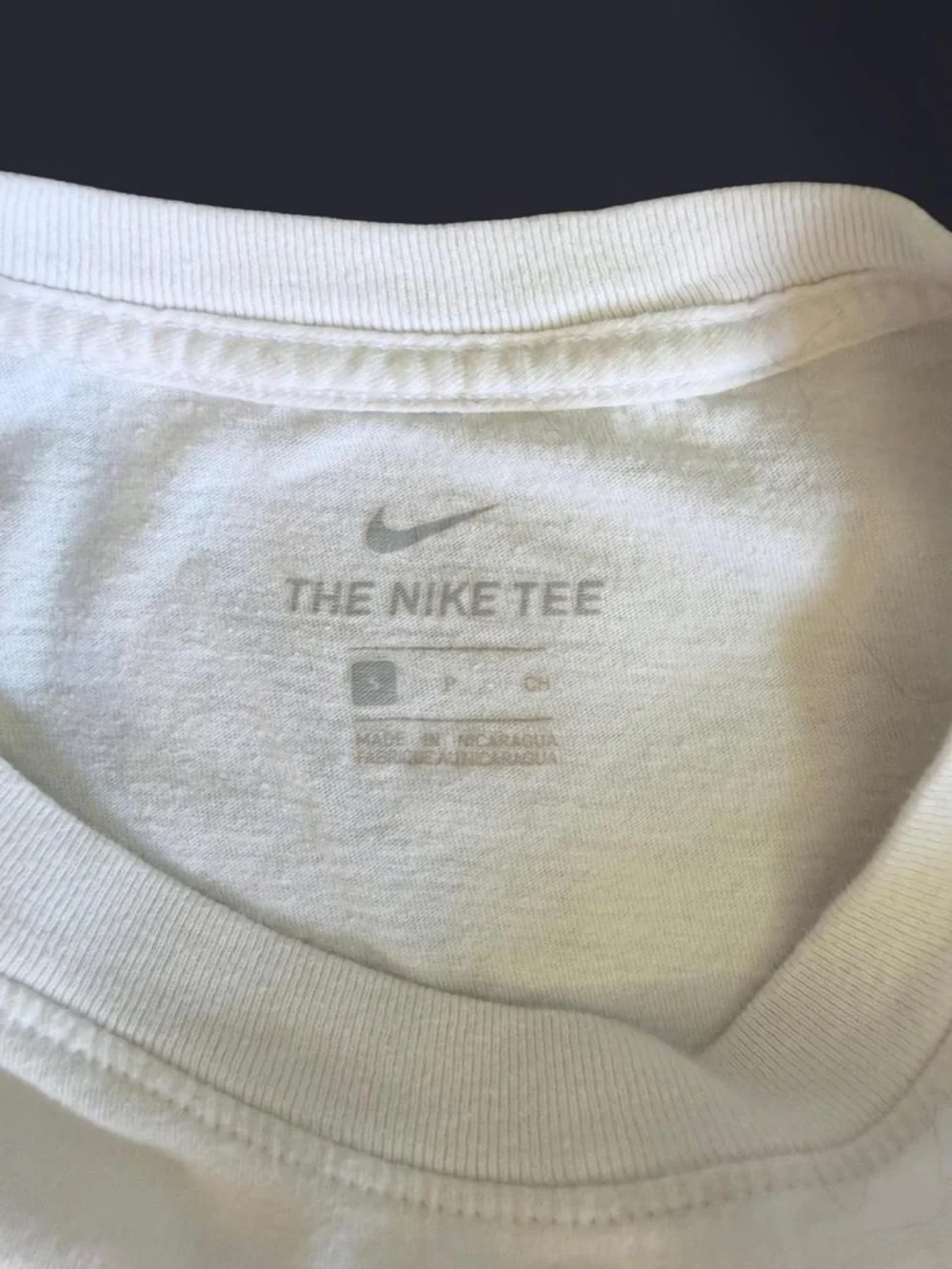 Nike Men’s White Short Sleeve Swoosh T-Shirt Size Small